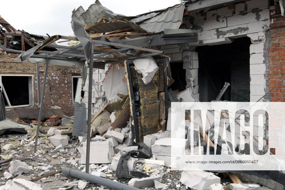 The premises of a house are reduced to rubble by a Russian bombardment in Dnipro, Ukraine, October 19, 2026. On Monday morning, Russian forces launched guided aerial bombs at the eastern city, damaging private homes and infrastructure. An 84-year-old woman was hospitalised in moderate condition. (Photo by Mykola Miakshykov Ukrinform) Russian troops hit Dnipro with guided bombs