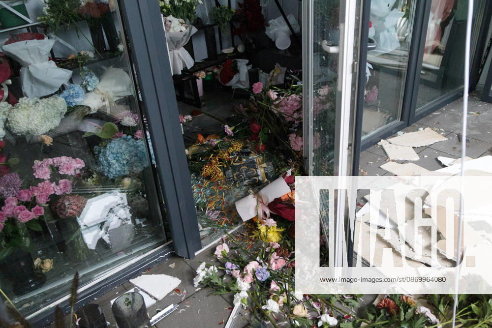 A flower shop in the Solomianskyi district is damaged by a Russian attack, Kyiv, Ukraine, October 19, 2026. During the night and morning, Russia launched a massive strike on the capital using ballistic missiles, cruise missiles, and drones. According to Kyiv city head Vitali Klitschko, five people were injured in the Solomianskyi district as a result of the attack. Four residential buildings, a bank office, a private medical clinic, a shopping mall, offices, and vehicles were damaged. (Photo by Kyrylo Chubotin Ukrinform) Russian attack on Kyiv affects shopping mall