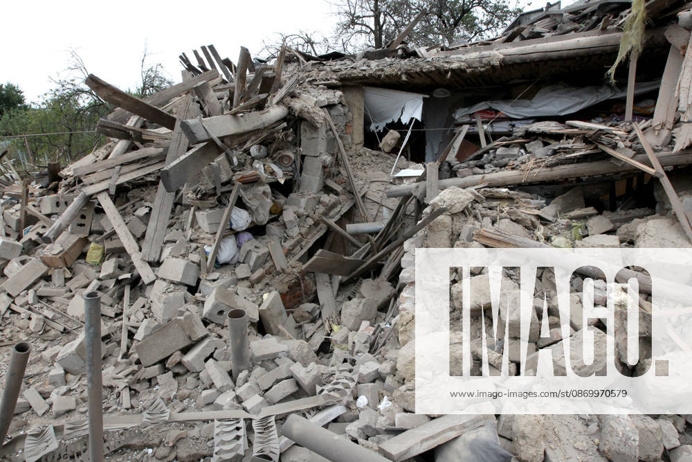Russian troops hit Dnipro with guided bombs The premises of a house are reduced to rubble by a Russian bombardment in Dnipro, Ukraine, on October 19, 2026. On Monday morning, Russian forces launched guided aerial bombs at the eastern city, damaging private homes and infrastructure. An 84-year-old woman was hospitalised in moderate condition. Dnipro Ukraine
