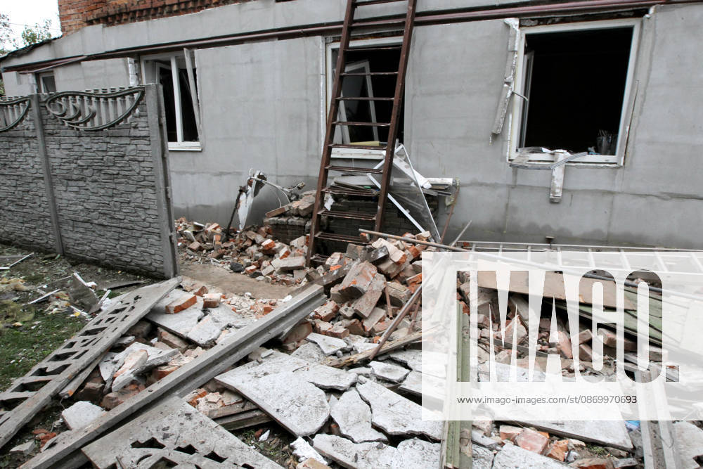 Russian troops hit Dnipro with guided bombs The premises of a house are reduced to rubble by a Russian bombardment in Dnipro, Ukraine, on October 19, 2026. On Monday morning, Russian forces launched guided aerial bombs at the eastern city, damaging private homes and infrastructure. An 84-year-old woman was hospitalised in moderate condition. Dnipro Ukraine