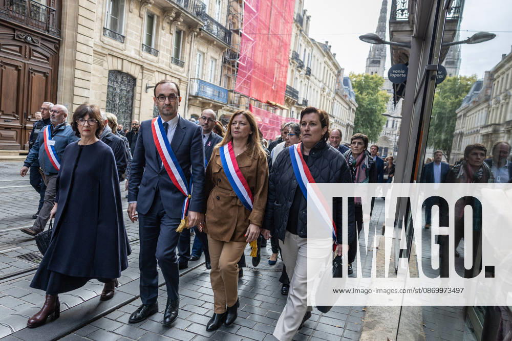 Mayor Thomas Cazenave Delivers A Speech During A Republican Rally - Bordeaux Bordeaux Mayor Thomas Cazenave, Prefect Sophie Brocas and participants walk through the streets following a republican rally in the courtyard of Bordeaux City Hall. The group accompanies the prefect after the prefectural residence was severely damaged during the violence that struck the city on Saturday, October 17. The gathering was organized in response to a call by the Association of French Mayors (AMF) to reaffirm support for republican values and democratic institutions, in Bordeaux, France, on October 19, 2026. Photo by Margot Le Gonidec ABACAPRESS.COM Bordeaux France