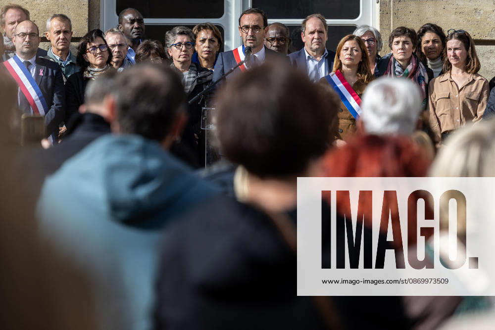 Mayor Thomas Cazenave Delivers A Speech During A Republican Rally - Bordeaux Bordeaux Mayor Thomas Cazenave delivers a speech during a republican rally in the courtyard of Bordeaux City Hall, following the violence and vandalism that occurred in the city on Saturday, October 17. The gathering was organized in response to a call by the Association of French Mayors (AMF) to reaffirm support for republican values and democratic institutions, in Bordeaux, France, on October 19, 2026. Photo by Margot Le Gonidec ABACAPRESS.COM Bordeaux France