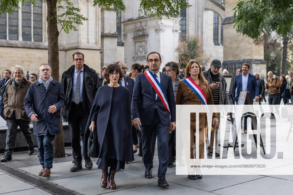 Mayor Thomas Cazenave Delivers A Speech During A Republican Rally - Bordeaux Bordeaux Mayor Thomas Cazenave, Prefect Sophie Brocas and participants walk through the streets following a republican rally in the courtyard of Bordeaux City Hall. The group accompanies the prefect after the prefectural residence was severely damaged during the violence that struck the city on Saturday, October 17. The gathering was organized in response to a call by the Association of French Mayors (AMF) to reaffirm support for republican values and democratic institutions, in Bordeaux, France, on October 19, 2026. Photo by Margot Le Gonidec ABACAPRESS.COM Bordeaux France