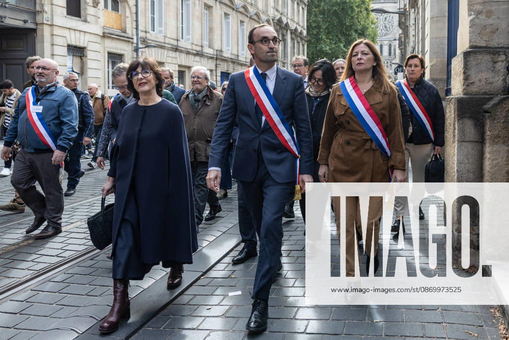 Mayor Thomas Cazenave Delivers A Speech During A Republican Rally - Bordeaux Bordeaux Mayor Thomas Cazenave, Prefect Sophie Brocas and participants walk through the streets following a republican rally in the courtyard of Bordeaux City Hall. The group accompanies the prefect after the prefectural residence was severely damaged during the violence that struck the city on Saturday, October 17. The gathering was organized in response to a call by the Association of French Mayors (AMF) to reaffirm support for republican values and democratic institutions, in Bordeaux, France, on October 19, 2026. Photo by Margot Le Gonidec ABACAPRESS.COM Bordeaux France
