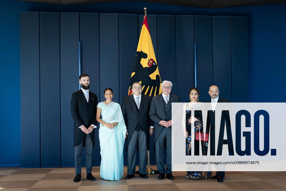 Federal President Frank-Walter Steinmeier, Accreditation of Ambassadors in Berlin, Official Residence at Spreebogen, Federal President Frank-Walter Steinmeier, Accreditation of Ambassadors, Bundeswehr, Ambassador Joseph Lucien Finette of Mauritius with his family, Berlin, Germany