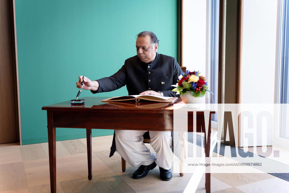 Federal President Frank-Walter Steinmeier, Accreditation of Ambassadors in Berlin, Official Residence at Spreebogen, Federal President Frank-Walter Steinmeier, Accreditation of Ambassadors, Bundeswehr, Ambassador, Pakistan, Salman Sharif, Berlin, Berlin, GER