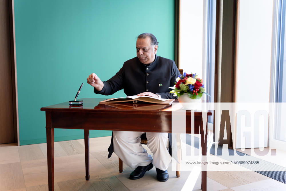 Federal President Frank-Walter Steinmeier, Accreditation of Ambassadors in Berlin, Official Residence at Spreebogen, Federal President Frank-Walter Steinmeier, Accreditation of Ambassadors, Bundeswehr, Ambassador, Pakistan, Salman Sharif, Berlin, Berlin, GER