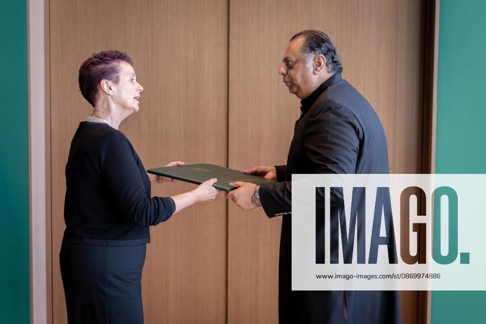 Federal President Frank-Walter Steinmeier, Accreditation of Ambassadors in Berlin, Official Residence at Spreebogen, Federal President Frank-Walter Steinmeier, Accreditation of Ambassadors, Bundeswehr, Ambassador, Pakistan, Salman Sharif, Berlin, Berlin, GER