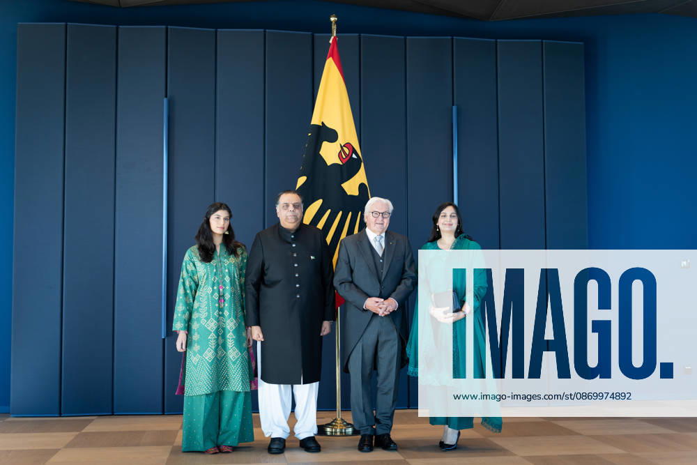 Federal President Frank-Walter Steinmeier, Accreditation of Ambassadors in Berlin, Official Residence at Spreebogen, Federal President Frank-Walter Steinmeier, Accreditation of Ambassadors, Bundeswehr, Ambassador, Pakistan, Salman Sharif with his wife and daughter, Berlin, Berlin, GER