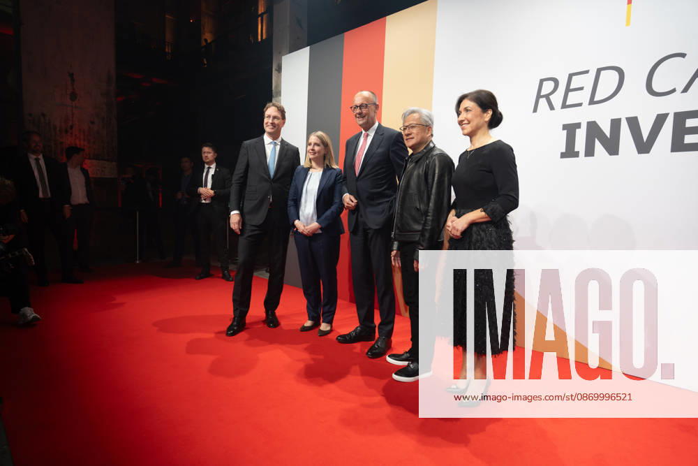 Ola Källenius, CEO of Mercedes-Benz Group AG; Verena Hubertz, Federal Minister for Housing, Urban Development, and Construction; Friedrich Merz, Federal Chancellor; Jensen Huang, CEO of Nvidia Corporation; Katherina Reiche, Federal Minister for Economic Affairs and Energy (from left), in conversation at the Invest in Germa