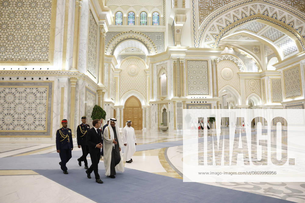 President Macron Visit To Middle East - Abu Dhabi Sheikh Mohamed bin Zayed Al Nahyan, President of the United Arab Emirates (UAE), welcomes French President Emmanuel Macron as he arrives for a meeting at Qasr Al Watan presidential palace in Abu Dhabi, United Arab Emirates, October 19, 2026. Photo by Benoit Tessier Pool ABACAPRESS.COM Abu Dhabi United Arab Emirates