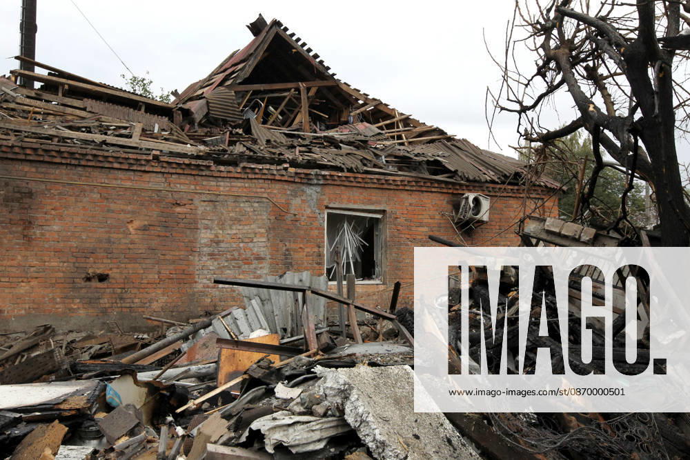 The premises of a house are reduced to rubble by a Russian bombardment in Dnipro, Ukraine, October 19, 2026. On Monday morning, Russian forces launched guided aerial bombs at the eastern city, damaging private homes and infrastructure. An 84-year-old woman was hospitalised in moderate condition. (Photo by Mykola Miakshykov Ukrinform) Russian troops hit Dnipro with guided bombs
