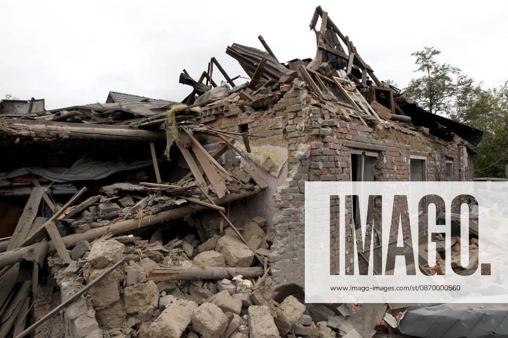 The premises of a house are reduced to rubble by a Russian bombardment in Dnipro, Ukraine, October 19, 2026. On Monday morning, Russian forces launched guided aerial bombs at the eastern city, damaging private homes and infrastructure. An 84-year-old woman was hospitalised in moderate condition. (Photo by Mykola Miakshykov Ukrinform) Russian troops hit Dnipro with guided bombs