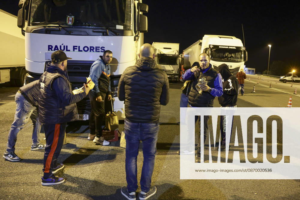 Truck Drivers Block A1 Motorway Over Rising Fuel Prices Lorry drivers block motorway junctions near Caserta Sud and Santa Maria Capua Vetere on the A1 Naples Milan motorway during a protest against rising diesel prices and increasing operating costs. The protest is part of a wider mobilization by hauliers and farmers across southern Italy, including Campania, Puglia, Calabria and Basilicata. Road blockades have disrupted transport and the distribution of goods, with shortages of some products reported in supermarkets in affected areas. Italian Deputy Prime Minister and Transport Minister Matteo Salvini has called for the blockades to be eased, while the government faces growing pressure to address the sectors rising costs. ABP12525