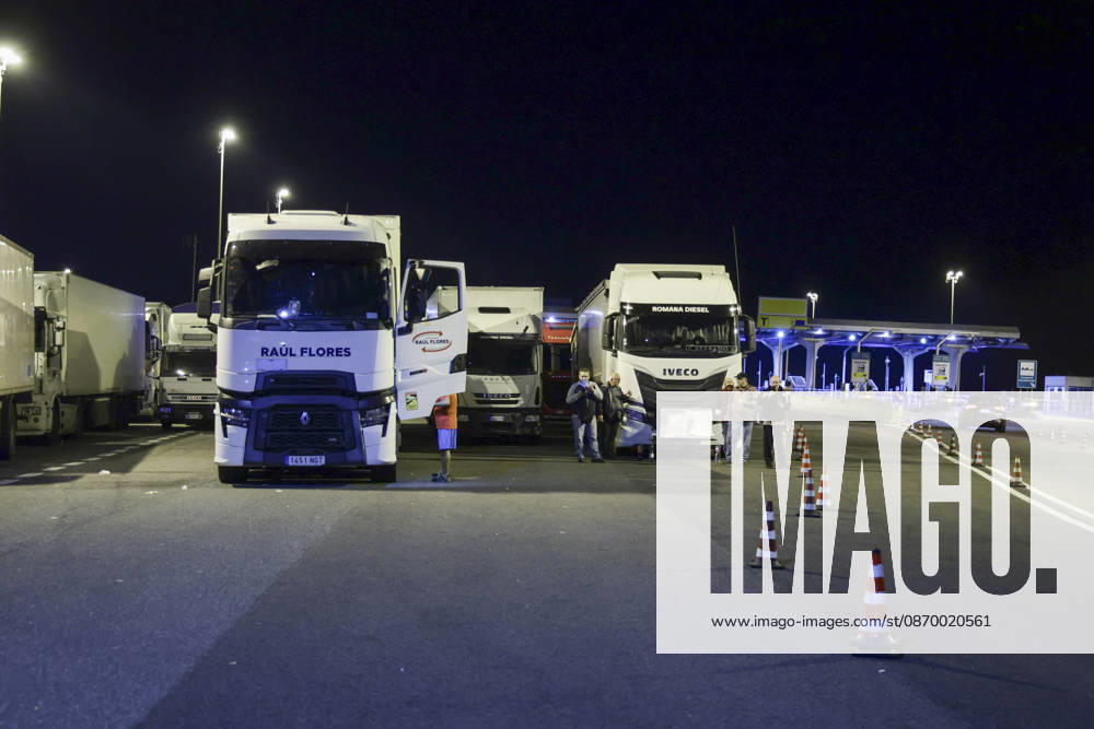 Truck Drivers Block A1 Motorway Over Rising Fuel Prices Lorry drivers block motorway junctions near Caserta Sud and Santa Maria Capua Vetere on the A1 Naples Milan motorway during a protest against rising diesel prices and increasing operating costs. The protest is part of a wider mobilization by hauliers and farmers across southern Italy, including Campania, Puglia, Calabria and Basilicata. Road blockades have disrupted transport and the distribution of goods, with shortages of some products reported in supermarkets in affected areas. Italian Deputy Prime Minister and Transport Minister Matteo Salvini has called for the blockades to be eased, while the government faces growing pressure to address the sectors rising costs. ABP12372