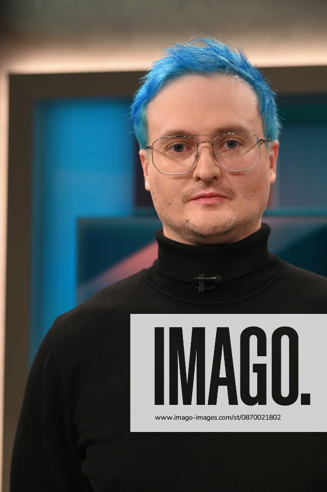 Teacher Nicolas Schmelzer, a tenured teacher at a comprehensive school, known on TikTok as Mr. Schmelzer, appeared as a guest on the ARD talk show *Hart aber Fair* to discuss the topic Teachers, Police Officers, and the Bureaucracy: Why Do We Still Need Civil Servants?