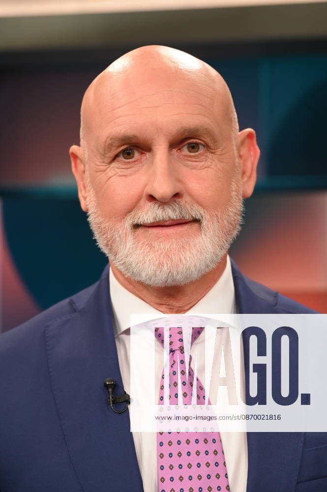 Trade unionist Volker Geyer, national chairman of the German Civil Servants Federation (dbb), appeared as a guest on the ARD talk show *Hart aber Fair* to discuss the topic Teachers, Police Officers, and the Civil Service: Why Do We Still Need Civil Servants?
