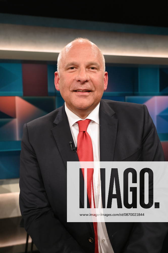 Politician Roman Poseck (CDU), Hesse’s Minister of the Interior, appeared as a guest on the ARD talk show *Hart aber Fair* to discuss teachers, police officers, and the civil service. Why do we still need civil servants?