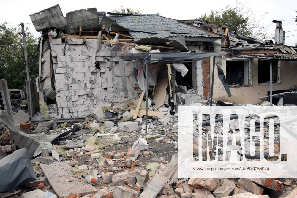 Russian troops hit Dnipro with guided bombs The premises of a house are reduced to rubble by a Russian bombardment in Dnipro, Ukraine, on October 19, 2026. On Monday morning, Russian forces launched guided aerial bombs at the eastern city, damaging private homes and infrastructure. An 84-year-old woman was hospitalised in moderate condition. Dnipro Ukraine