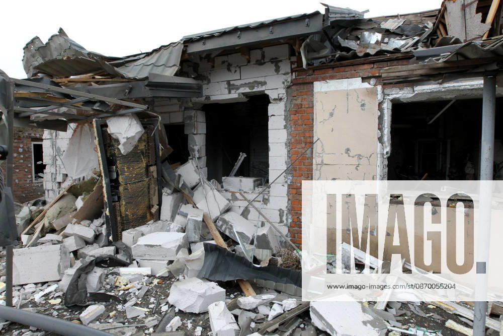 Russian troops hit Dnipro with guided bombs The premises of a house are reduced to rubble by a Russian bombardment in Dnipro, Ukraine, on October 19, 2026. On Monday morning, Russian forces launched guided aerial bombs at the eastern city, damaging private homes and infrastructure. An 84-year-old woman was hospitalised in moderate condition. Dnipro Ukraine