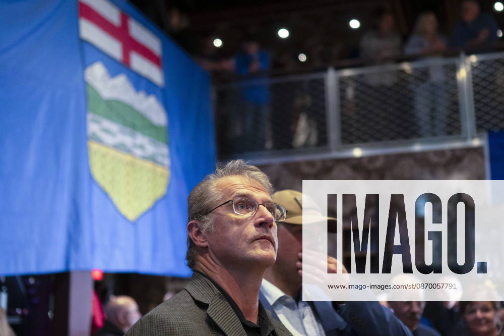Alberta Prosperity Project supporters watch the referendum results start to appear in Edmonton, Alta., on Monday, Oct. 19, 2026. Edmonton Canada - ZUMAc35_ 20261019_zaf_c35_159
