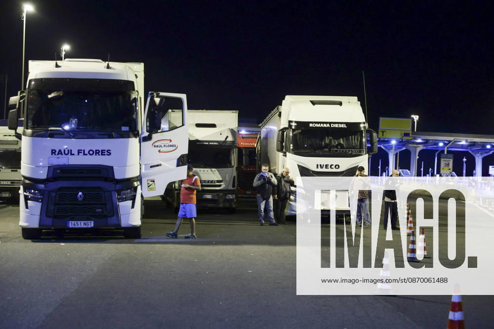 IPA89941311 - Truck drivers are blocking highway interchanges near Caserta Sud and Santa Maria Capua Vetere on the A1 Naples–Milan highway during a protest against rising diesel prices and increasing operating costs. The protest is part of a broader mobilization by truckers and farmers across southern Italy, including Campania, Puglia, Calabria, and Basilicata. Road blockades have disrupted transportation and the distribution of goods, with shortages of some products reported in supermarkets in the affected areas. Italian Deputy Prime Minister and Minister of Transport Matteo Salvini has called for the blockades to be eased, while the government faces growing pressure to address the sector’s rising costs.