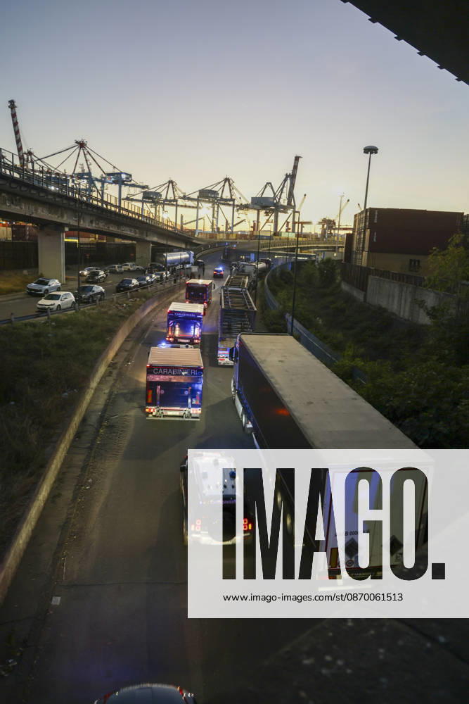 IPA89941318 - On October 19, 2026, in the Naples area of Italy, truck drivers blocked the access ramps to the Port of Naples on the A1 Naples–Milan highway (Autostrada del Sole) during a protest against rising fuel prices. Protests against rising fuel prices continue across Italy. Truck drivers and farmers are taking to the streets, struggling under the burden of sharp increases in diesel and gasoline prices. Spontaneous protests have spread from Calabria to Puglia and Campania, with highway blockades and closures of major roads. The unsustainable economic conditions have led to highway blockades in southern Italy, which are causing a significant slowdown in the distribution of goods, particularly food and fuel. Matteo Salvini has called fo
