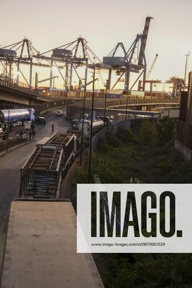 IPA89941326 - On October 19, 2026, in the Naples area of Italy, truck drivers blocked the access ramps to the Port of Naples on the A1 Naples–Milan highway (Autostrada del Sole) during a protest against rising fuel prices. Protests against rising fuel prices continue across Italy. Truck drivers and farmers are taking to the streets, struggling under the burden of sharp increases in diesel and gasoline prices. Spontaneous protests have spread from Calabria to Puglia and Campania, with highway blockades and closures of major roads. The unsustainable economic conditions have led to highway blockades in southern Italy, which are causing a significant slowdown in the distribution of goods, particularly food and fuel. Matteo Salvini has called fo