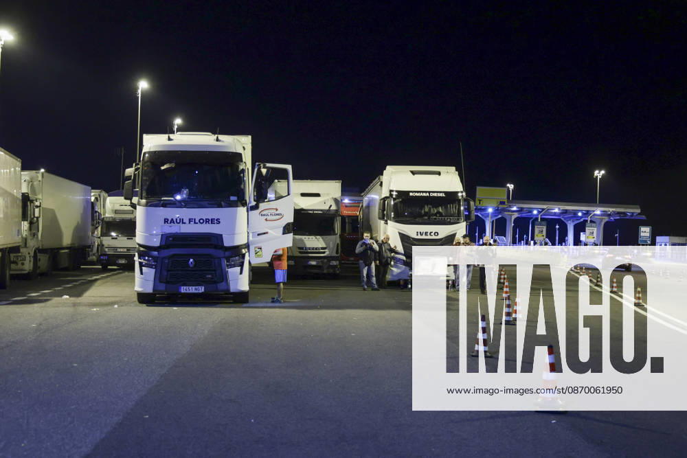 IPA89941331 - Truck drivers are blocking highway interchanges near Caserta Sud and Santa Maria Capua Vetere on the A1 Naples–Milan highway during a protest against rising diesel prices and increasing operating costs. The protest is part of a broader mobilization by truckers and farmers across southern Italy, including Campania, Puglia, Calabria, and Basilicata. Road blockades have disrupted transportation and the distribution of goods, with shortages of some products reported in supermarkets in the affected areas. Italian Deputy Prime Minister and Minister of Transport Matteo Salvini has called for the blockades to be eased, while the government faces growing pressure to address the sector’s rising costs.