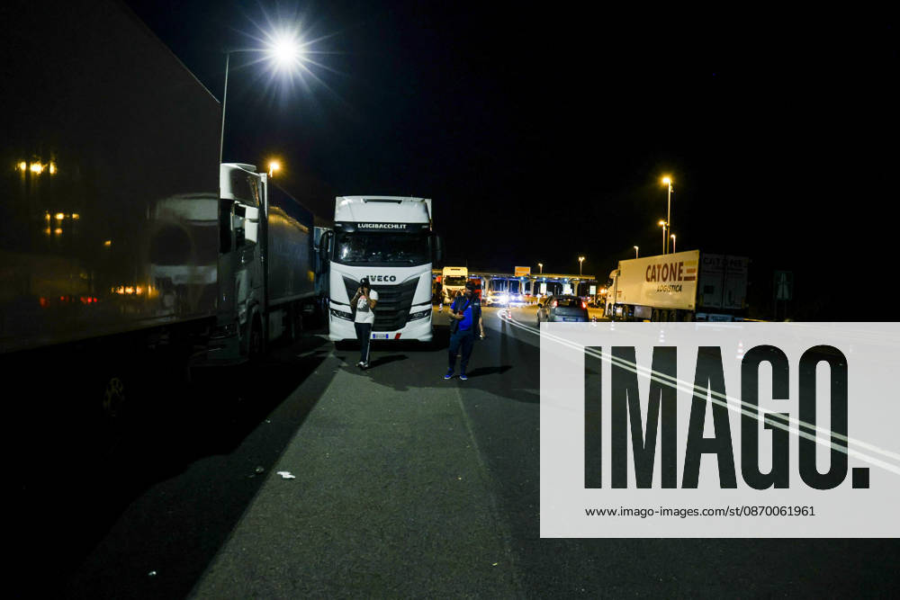 IPA89941330 - Truck drivers are blocking highway interchanges near Caserta Sud and Santa Maria Capua Vetere on the A1 Naples–Milan highway during a protest against rising diesel prices and increasing operating costs. The protest is part of a broader mobilization by truckers and farmers across southern Italy, including Campania, Puglia, Calabria, and Basilicata. Road blockades have disrupted transportation and the distribution of goods, with shortages of some products reported in supermarkets in the affected areas. Italian Deputy Prime Minister and Minister of Transport Matteo Salvini has called for the blockades to be eased, while the government faces growing pressure to address the sector’s rising costs.