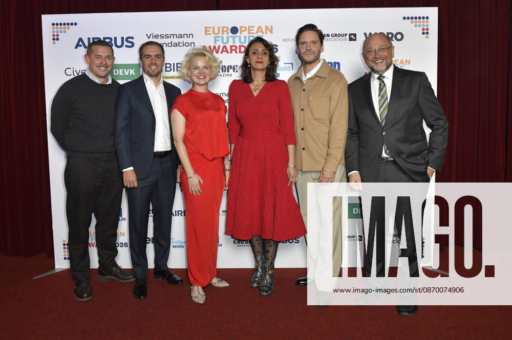 Klaas Heufer Umlauf, Philipp Lahm, Anna Zeiter, Meral Simsek, Daniel Brühl, and Martin Schulz at the 2026 European Future Award ceremony at the Tipi am Kanzleramt in Berlin, October 19, 2026 Foto:xM.xBehrensx xFuturexImagex future_6052
