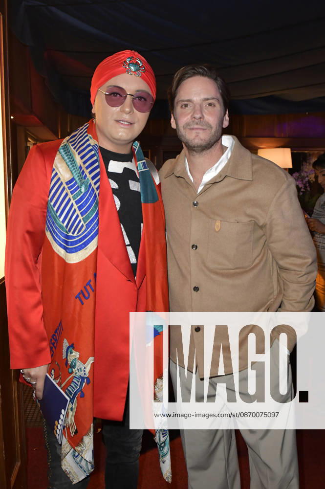 Julian F. M. Stoeckel and Daniel Brühl at the 2026 European Future Award ceremony at the Tipi am Kanzleramt in Berlin, October 19, 2026 Foto:xM.xBehrensx xFuturexImagex future_6070