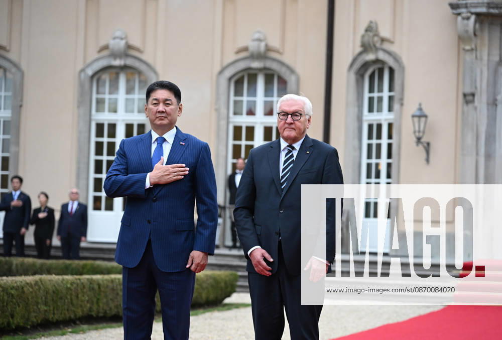 German President Steinmeier meets Mongolian President Khurelsukh in Berlin BERLIN, GERMANY - OCTOBER 20: German President Frank-Walter Steinmeier (R) welcomes Mongolian President Ukhnaagiin Khurelsukh (L) with military honors during his state visit at Villa Borsig in Berlin, Germany, on October 20, 2026. The visit includes talks on bilateral relations between Germany and Mongolia, which established a strategic partnership in 2024. Volodymyr Sindieiev Anadolu Berlin Germany. Editorial use only. Please get in touch for any other usage.