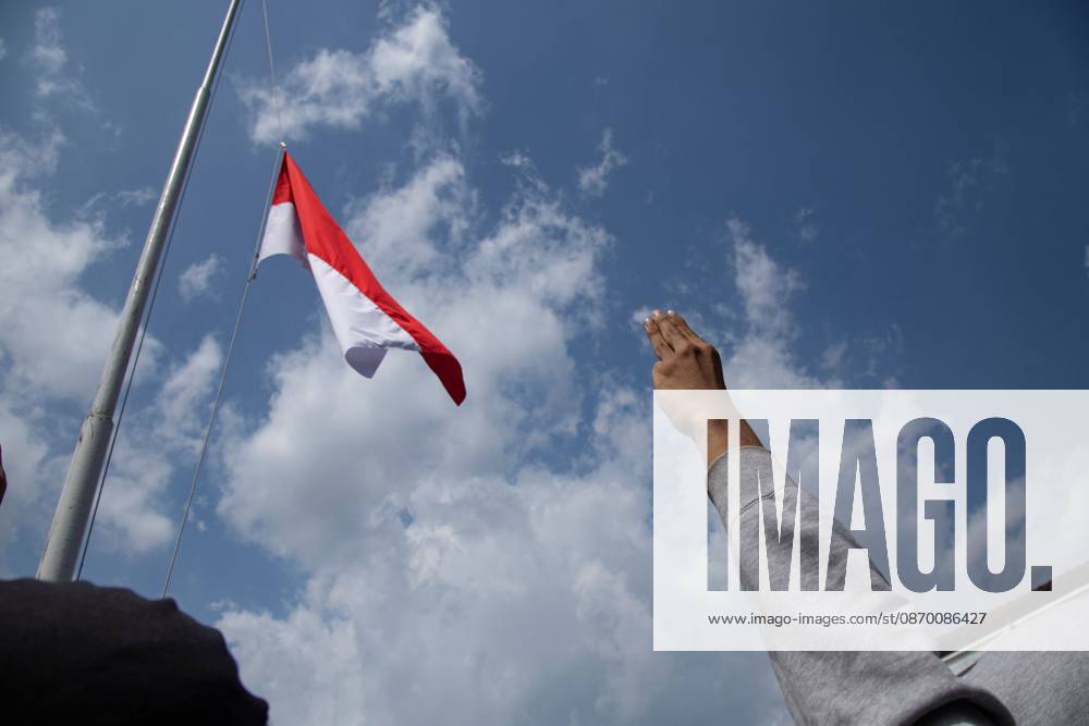 YOGYAKARTA, INDONESIA - OCTOBER 20, 2026: Students gather at the Special Region of Yogyakarta (DIY) Regional People s Representative Council (DPRD) building during a protest against the central government, which has been in office for two years. Students from Muhammadiyah University of Yogyakarta (UMY) later marched to the Zero Kilometer Point in Yogyakarta to voice criticism of government policies they consider controversial and harmful to people s lives. Yogyakarta Indonesia - ZUMAq101 20261020_zna_q101_083
