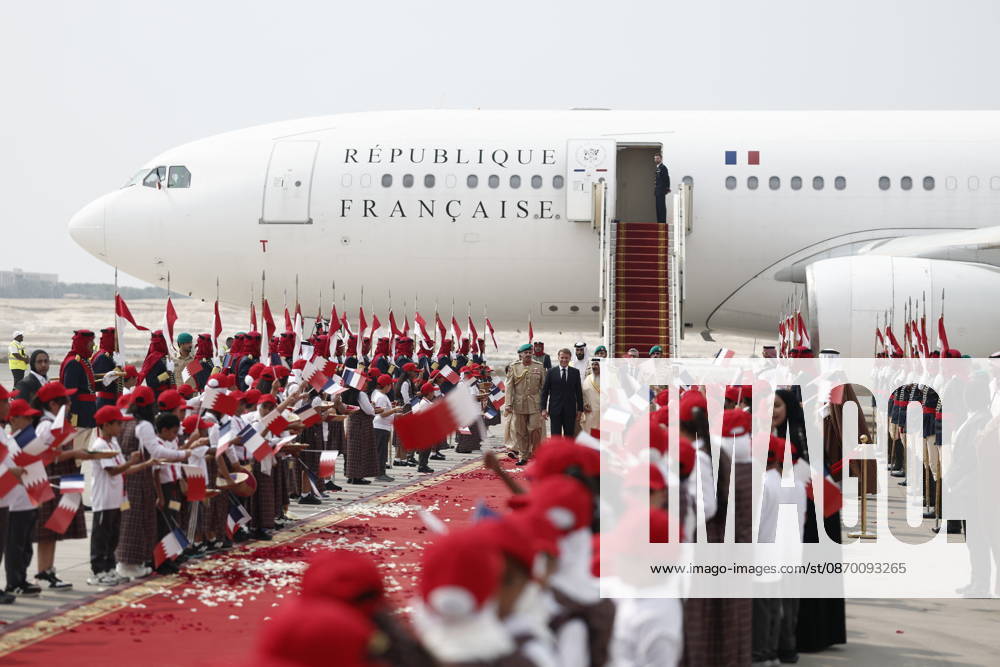 President Macron Visits Bahrain Bahrain s King Hamad bin Isa Al Khalifa welcomes French President Emmanuel Macron upon his arrival at Sakhir Air Base, in Manama, Bahrain, October 20, 2026. Photo by Benoit Tessier Pool ABACAPRESS.COM Manama Bahrain