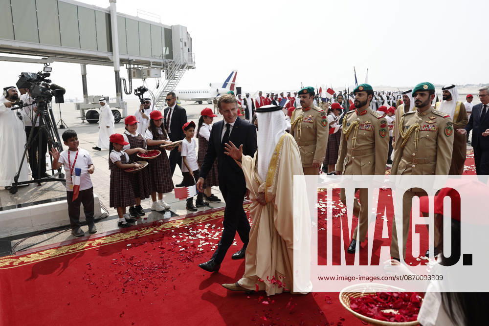 President Macron Visits Bahrain Bahrain s King Hamad bin Isa Al Khalifa welcomes French President Emmanuel Macron upon his arrival at Sakhir Air Base, in Manama, Bahrain, October 20, 2026. Photo by Benoit Tessier Pool ABACAPRESS.COM Manama Bahrain