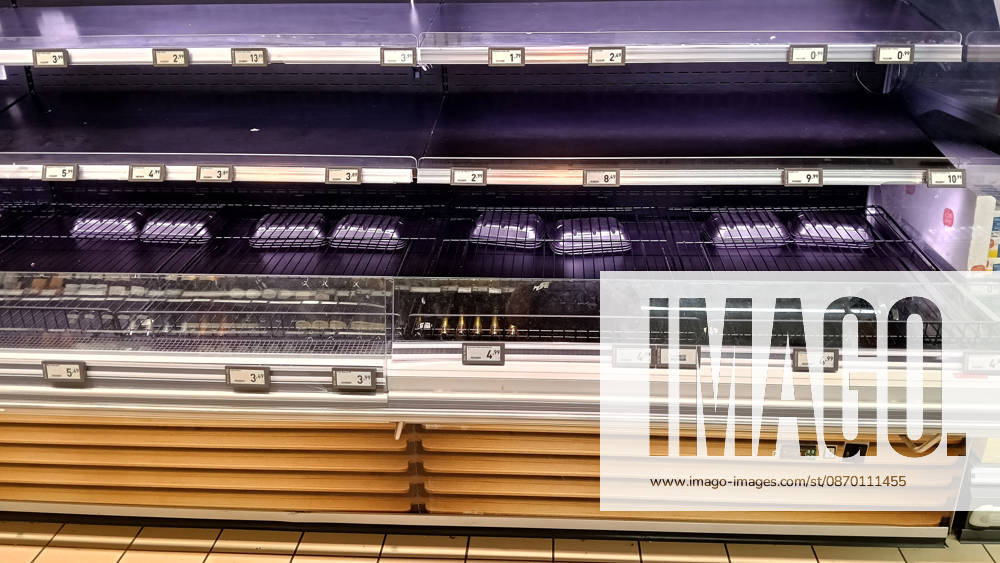 IPP Photo: Albano Angilletta, Locri, Reggio Calabria, October 20, 2026. The photo shows empty shelves in supermarkets due to roadblocks set up by truck drivers. Shortages of certain food items, particularly fruits and vegetables. Italy Photo Press World Copyright