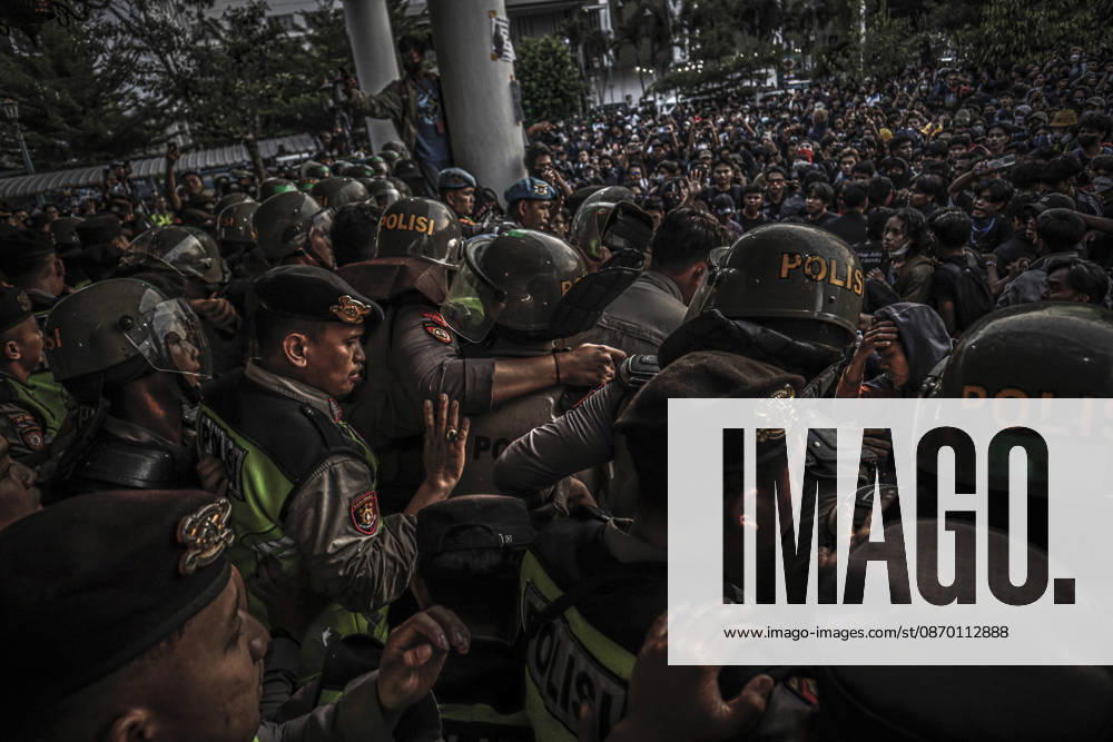 Yogyakarta, Special Region Of Yogyakarta, Indonesia: Special Region of Yogyakarta, October 20, 2026. A crowd comprising members of a community and student alliance staged a protest in front of the Special Region of Yogyakarta Regional Peoples Representative Council (DPRD) building. During the protest, the demonstrators made several demands, including that forest and land fires and floods be declared national disasters; that strict action be taken against the corporations involved; and that the cost of education and healthcare be reduced and access to these services be made more equitable. Yogyakarta Indonesia - ZUMAf198 20261020_zip_f198_006