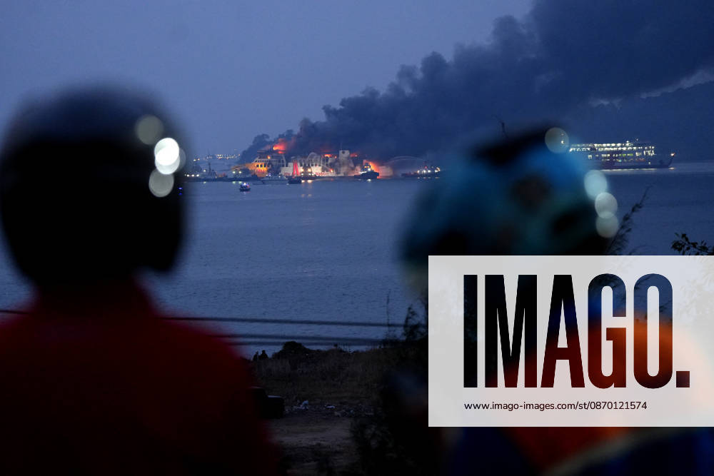 Ferry Fire and Evacuation off Java Coast - Indonesia Rescue boats spray water to extinguish fire on the ferry near Merak Besar Island in Banten Province, Indonesia, October 20, 2026. A passenger ferry caught fire in waters off Merak, at the western tip of Indonesia s Java island, on Tuesday afternoon, with evacuation efforts underway, the Banten Search and Rescue Agency told Xinhua. The ferry caught fire near Merak Besar Island in Banten province, the agency said, adding that authorities were focusing on evacuating those aboard. The number of passengers and crew on board, possible casualties and the cause of the fire were not immediately known. Photo by Al Farabi Xinhua ABACAPRESS.COM Banten Indonesia