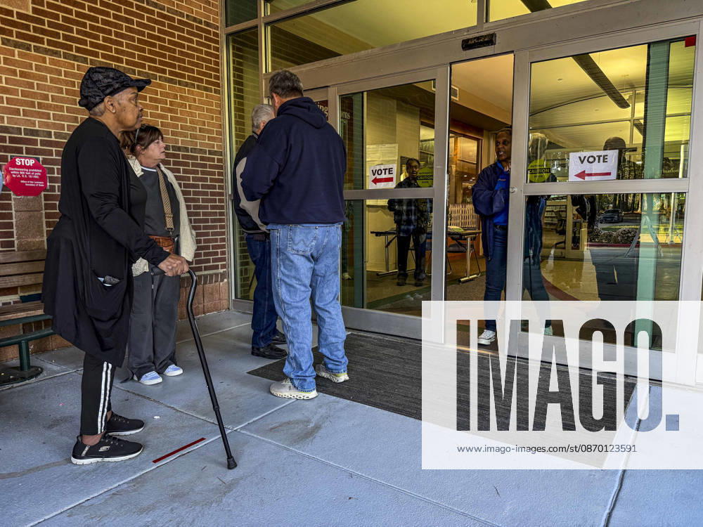 Polls open on the first day of early vote in Louisiana. Voters are casting their ballots in a highly watched Senate race and in redrawn congressional districts due to the U.S. Supreme CourtÕs Louisiana v. Callais decision, which struck down the stateÕs Congressional map that had created a second majority-Black district. Shreveport USA - ZUMAd155 20261020_znp_d155_020