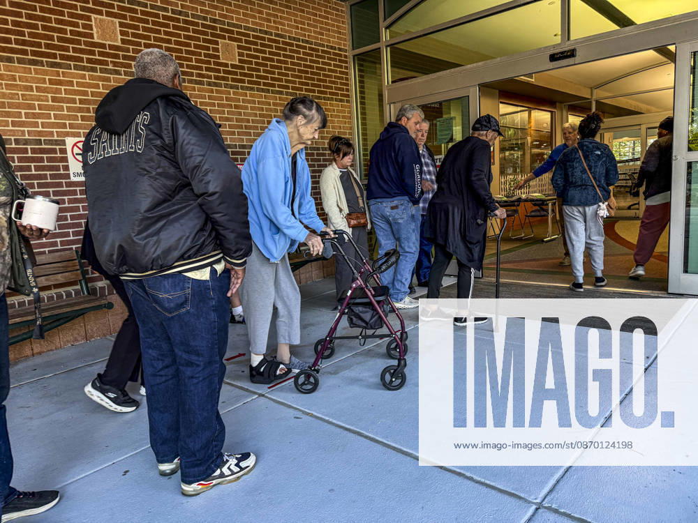 Polls open on the first day of early vote in Louisiana. Those needing assistance are moved to the front of the line. Voters are casting their ballots in a highly watched Senate race and in redrawn congressional districts due to the U.S. Supreme Courts Louisiana v. Callais decision, which struck down the states Congressional map that had created a second majority-Black district. Shreveport USA - ZUMAd155 20261020_znp_d155_021