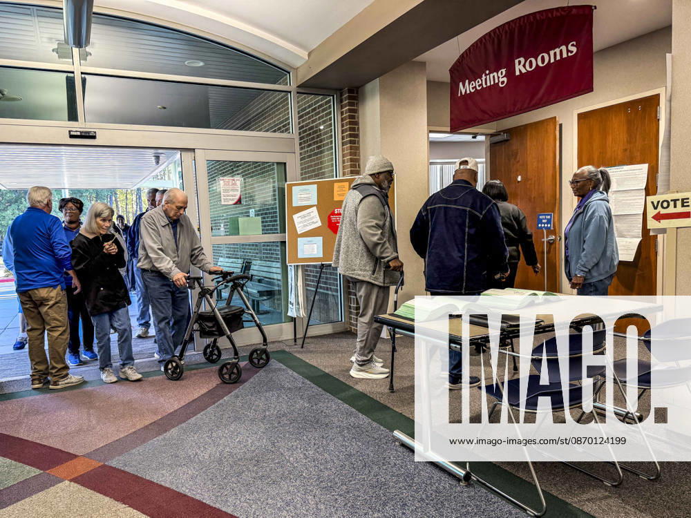 Polls open on the first day of early vote in Louisiana. Those needing assistance are moved to the front of the line. Voters are casting their ballots in a highly watched Senate race and in redrawn congressional districts due to the U.S. Supreme Courts Louisiana v. Callais decision, which struck down the states Congressional map that had created a second majority-Black district. Shreveport USA - ZUMAd155 20261020_znp_d155_022