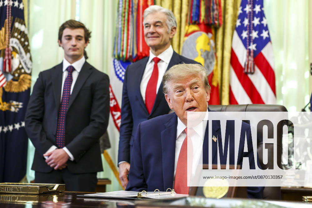 President Donald Trump, with right-wing social media influencer Nick Shirley (L) and Administrator of the Centers for Medicare & Medicaid Services Dr. Mehmet Oz (C), speaks to reporters about efforts to crack down on taxpayer fraud in the Oval Office of the White House in Washington, DC on Tuesday, October 20, 2026. WASP20261020101 JIMxLOxSCALZO