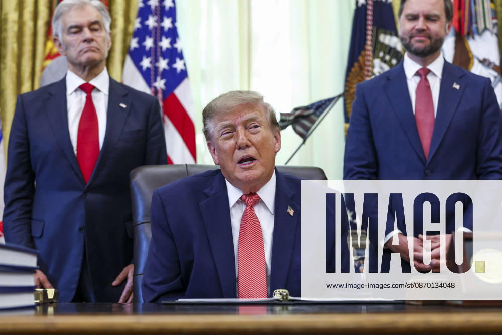 US President Trump speaks to reporters on taxpayer fraud US President Donald Trump, with Administrator of the Centers for Medicare & Medicaid Services Dr. Mehmet Oz (L) and Vice President JD Vance (R) speaks to reporters about efforts to crack down on taxpayer fraud in the Oval Office of the White House in Washington, DC, USA, 20 October 2026. WASHINGTON DISTRICT OF COLUMBIA United States