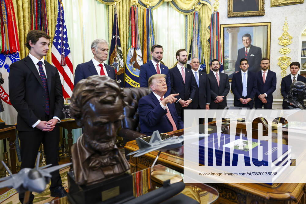 President Donald Trump responds to questions from reporters following his remarks about efforts to crack down on taxpayer fraud in the Oval Office of the White House in Washington, DC on Tuesday, October 20, 2026. WASP20261020133 JIMxLOxSCALZO