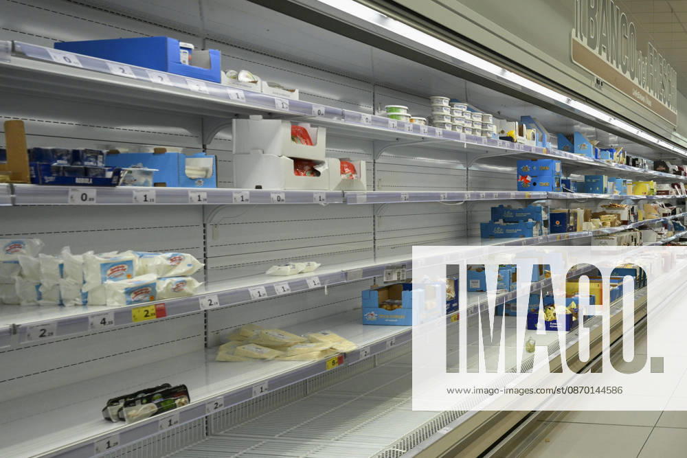 Empty shelves at a local store in Italy s Catanzaro Lido CATANZARO, ITALY - OCTOBER 20 : Empty shelves are seen at a supermarket in Catanzaro Lido as truck drivers and agricultural workers protest against high living costs and rising fuel prices in Catanzaro, Calabria region, Italy on October 20, 2026. The ongoing demonstrations across South Italy have severely affected supply chain distributions and food delivery. Valeria Ferraro Anadolu Catanzaro Italy. Editorial use only. Please get in touch for any other usage.