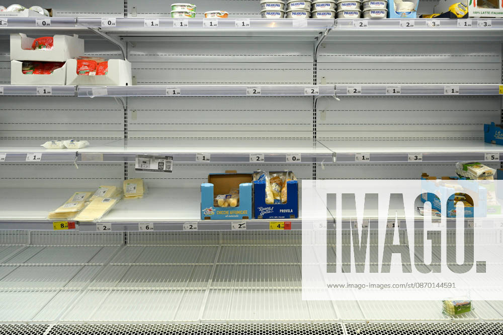 Empty shelves at a local store in Italy s Catanzaro Lido CATANZARO, ITALY - OCTOBER 20 : Empty shelves are seen at a supermarket in Catanzaro Lido as truck drivers and agricultural workers protest against high living costs and rising fuel prices in Catanzaro, Calabria region, Italy on October 20, 2026. The ongoing demonstrations across South Italy have severely affected supply chain distributions and food delivery. Valeria Ferraro Anadolu Catanzaro Italy. Editorial use only. Please get in touch for any other usage.