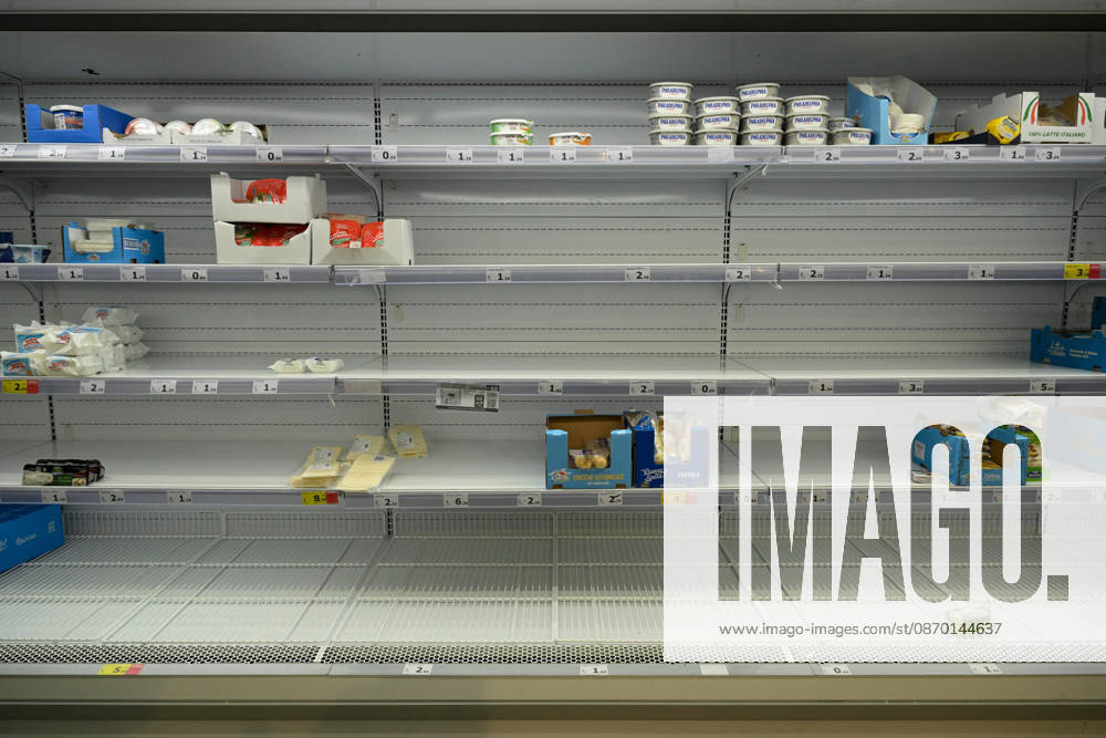Empty shelves at a local store in Italy s Catanzaro Lido CATANZARO, ITALY - OCTOBER 20 : Empty shelves are seen at a supermarket in Catanzaro Lido as truck drivers and agricultural workers protest against high living costs and rising fuel prices in Catanzaro, Calabria region, Italy on October 20, 2026. The ongoing demonstrations across South Italy have severely affected supply chain distributions and food delivery. Valeria Ferraro Anadolu Catanzaro Italy. Editorial use only. Please get in touch for any other usage.