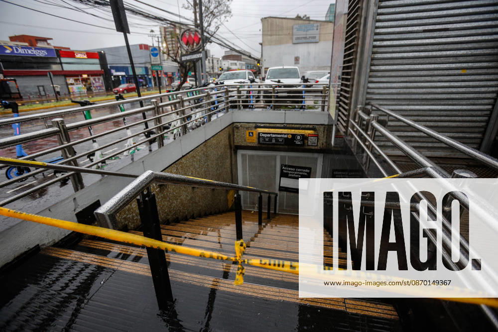 Santiago, October 20, 2026: Flooding on Gran Avenida causes waterlogging at the Departamental station on Line 2 of the Santiago Metro due to heavy rains. Diego Martin Aton Chile, Aton 1201172 jpeg