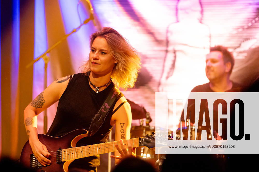 Yasi Hofer and Band at Harmonie Bonn on October 26, 2020 Guitarist Yasi HOFER from Ulm, with her band: Steffen KNAUS on bass and Christoph SCHERER, drums, at a concert at Harmonie Bonn. They’re performing there as part of the Best Of Tour 2026. Their style ranges from rock-inspired guitar parts to fusion. Bonn Harmonie Bonn North Rhine-Westphalia Germany